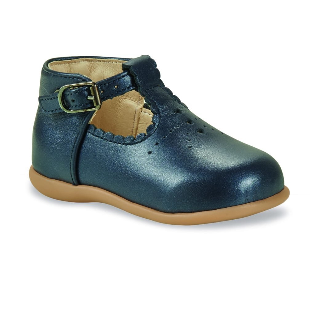 Little Mary shoes are made with high quality leather (on the upper and the lining) and gom soles